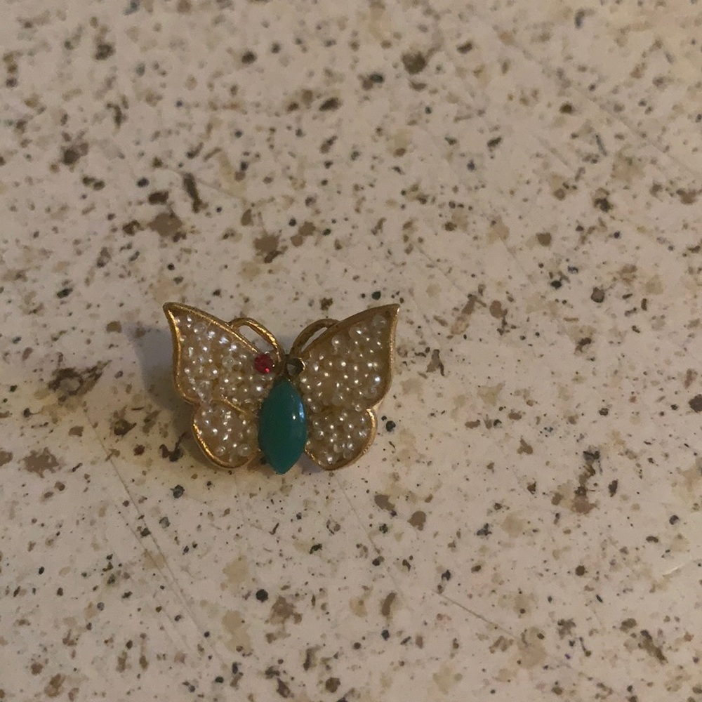 Butterfly pin